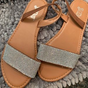 Sandals size 8